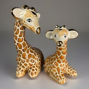 DEROSA Rinconada Uruguay Baby Adult  2 Giraffes w Gold Trim Figurines #747 #1711